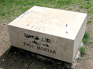 Bruce Lee, Mostar
