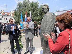 <strong>Ivo Sanader</strong>, kancelar koji je izašao ispod <strong>Tuđmanova</strong> šinjela u svim mogućim smislovima te riječi