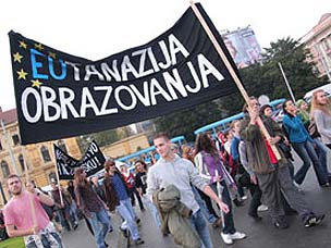'Nipošto se dakle ne može reći da su zagrebački svibanjski te zagrebački i pulski prosvjedi u studenom nešto neobično u svjetskim razmjerima'