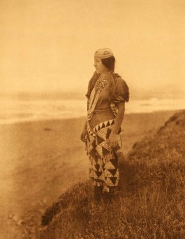 tolowa-woman.jpg