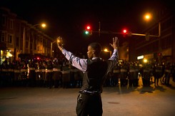 Prosvjed u Baltimoreu zbog policijskog nasilja uoči 1. Maja/ Foto: J. Taggart, EPA