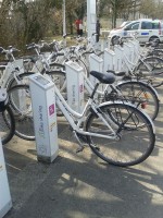 Izvanredno riješen sustav iznajmljivanja bicikala – treba "pedalirat" oko LHC-ovog prstena kad se nešto pokvari…