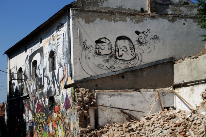 Razrušene zgrade nasuprot Miksališta