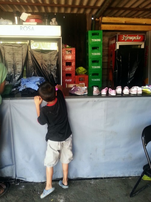 Brojnoj djeci i odraslima cipele su istrošene