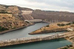 Brana Atatürk na Eufratu (Foto: Bernad Gagnon, Wikimedia)<br>