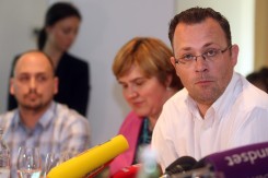 Ministar Hasanbegović u domaćem ambijentu (Foto: Damir Senčar, Hina)<br>