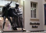 Foto: Mefisto i Faust, skulptura ispred kavane Auerbachs Keller u Leipzigu<br>