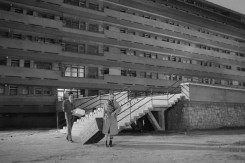 Scena iz filma Proces Orsona Wellesa snimljena ispred Geršićeve zgrade