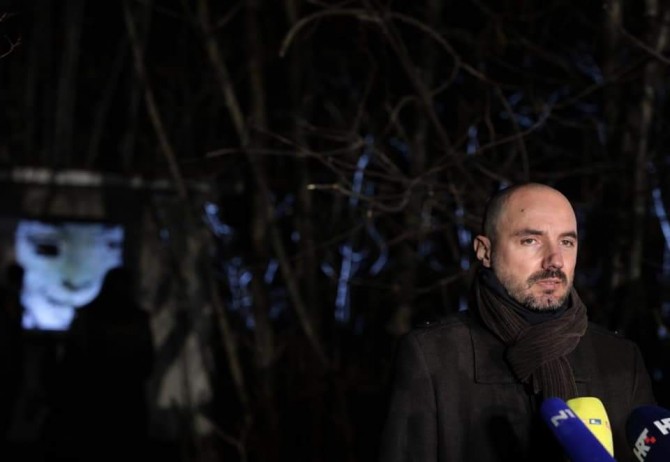 Boris Milošević, prvi član hrvatske vlade koji je došao odati počast ubijenoj Aleksandri Zec. (Foto: Hina)<br>